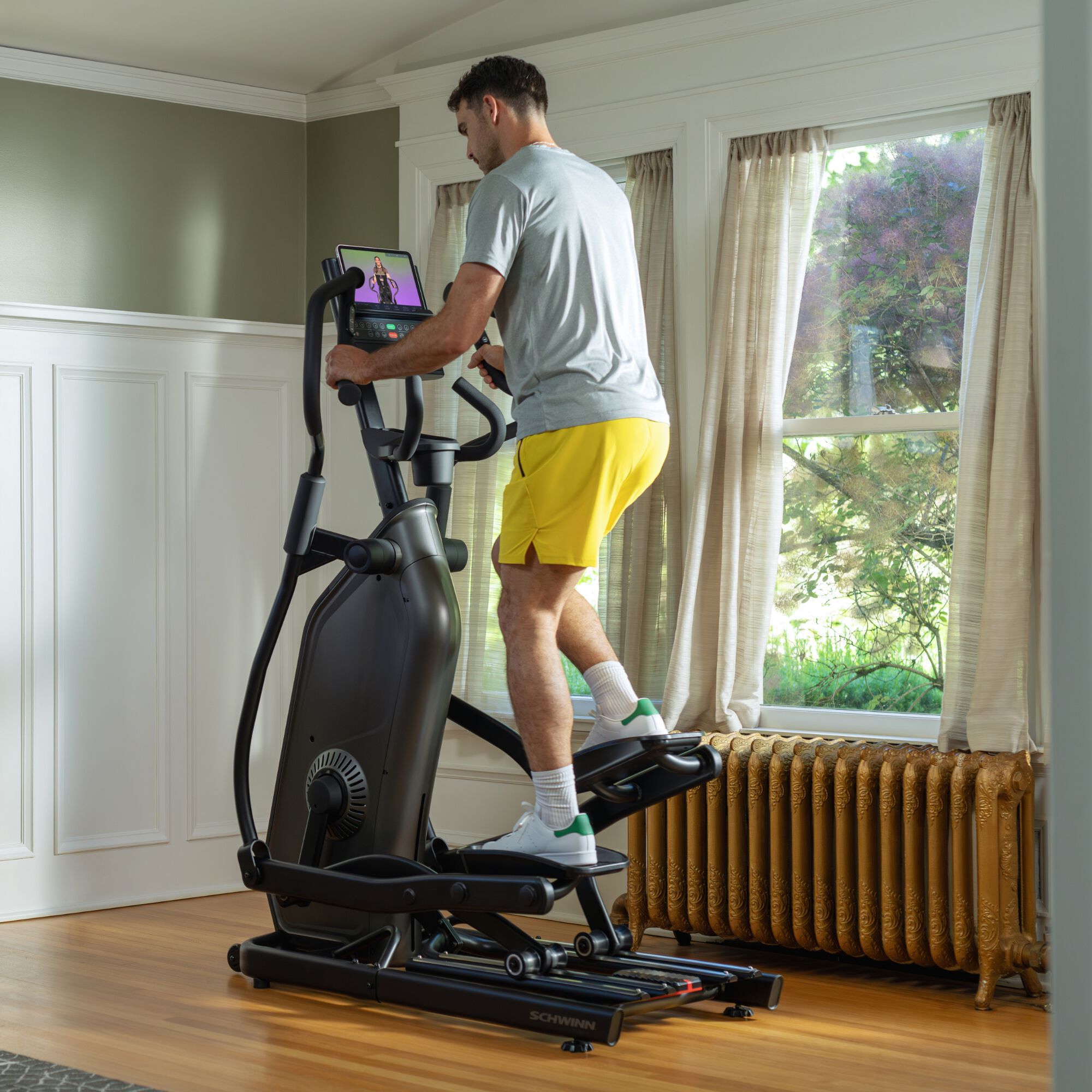 アイトレーナー 490 Elliptical – Schwinn Fitness